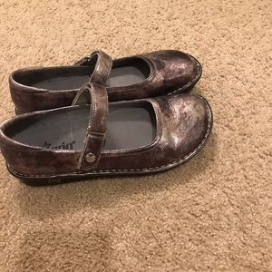 Alegria Belle Mary Jane. Metallic Silver. Like New condition.